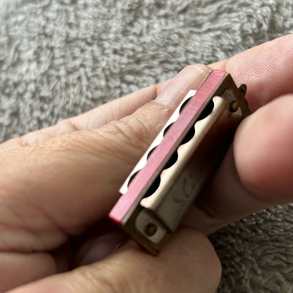 Midget Harmonica - Picture 5 of 5